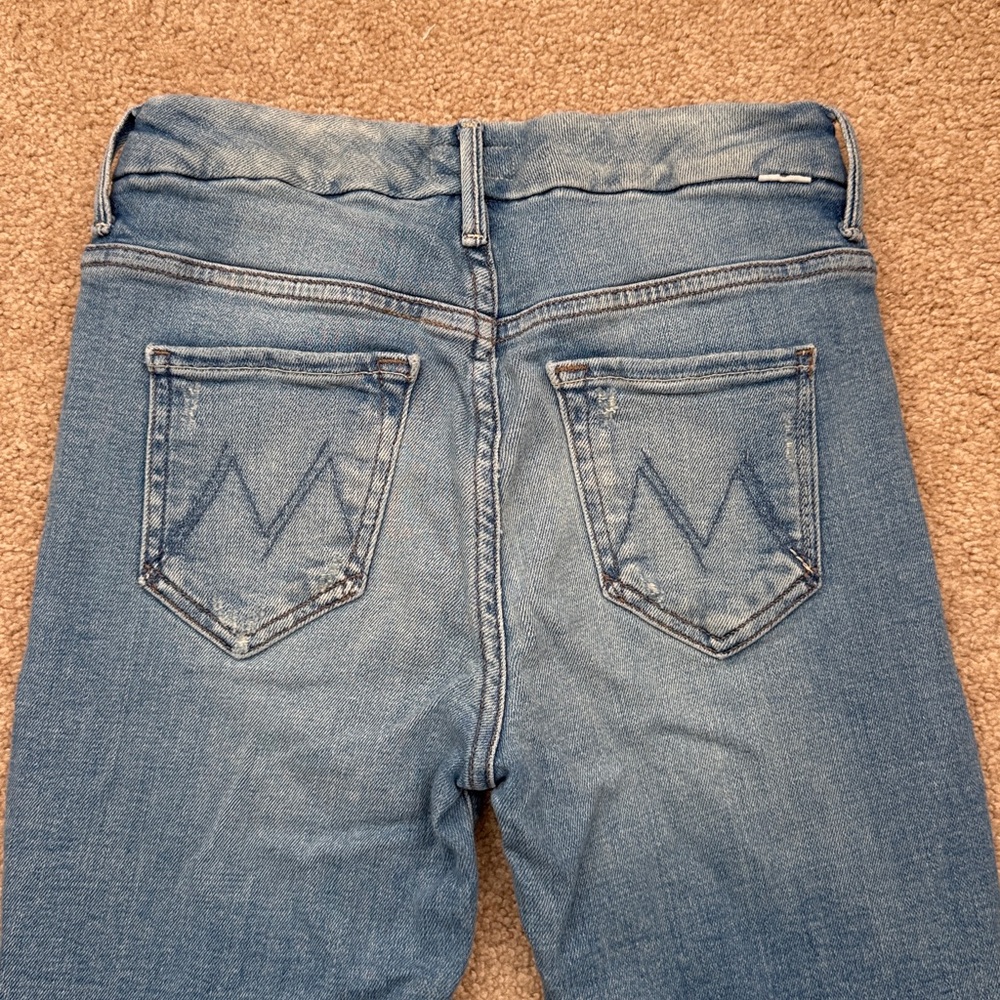 MOTHER The High Waisted Looker Distressed in Dropping Out Wash Jeans Size 26 - Picture 6 of 12